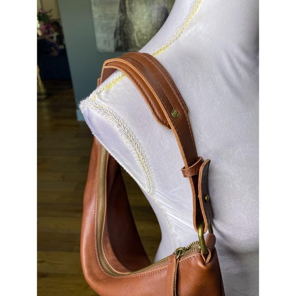 (Sold) Lucky Brand 100% Leather Zip Top Hobo Bag - Picture 4 of 12